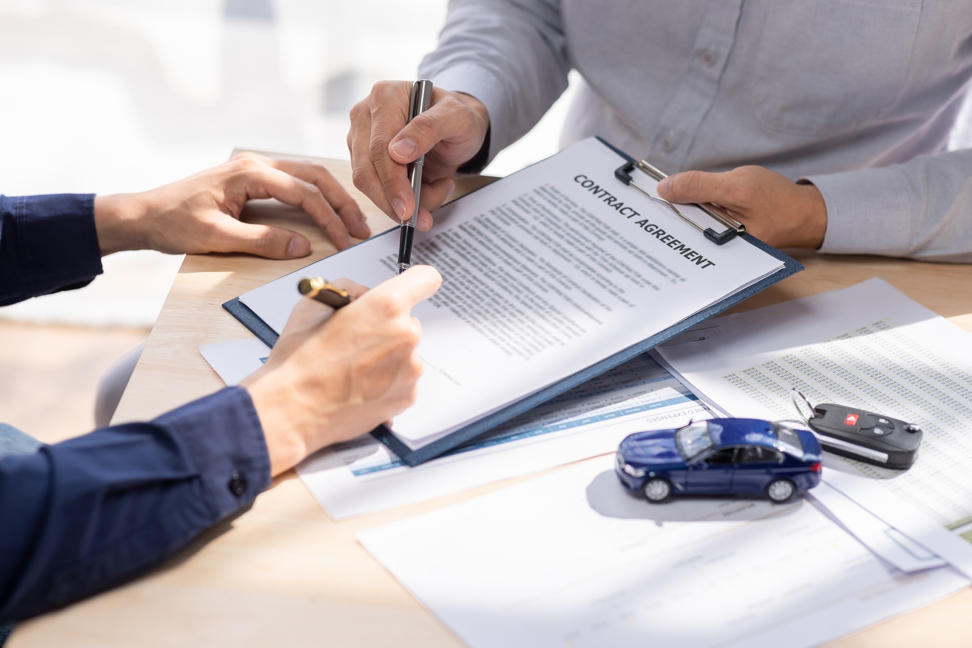 Cómo Reducir el Costo del Seguro en Autos Económicos